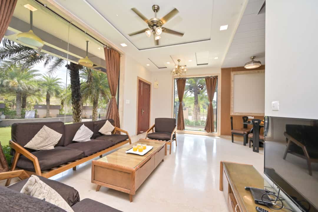 Golden Emerald by Paradise Stays interior