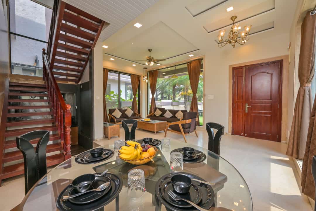 Golden Emerald by Paradise Stays detail two